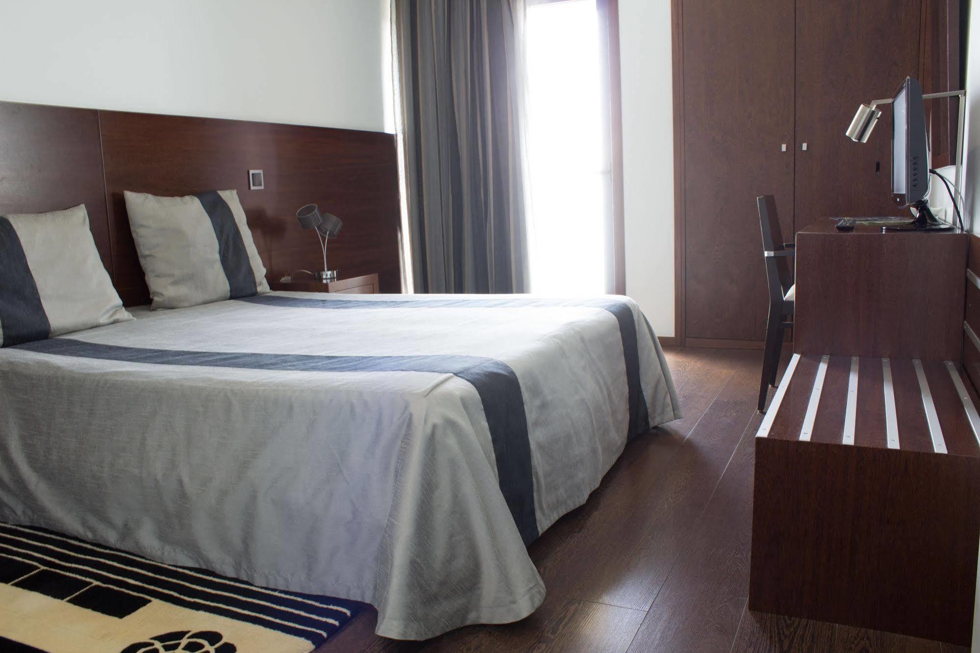 Hotel Portas De Santa Rita Эрмезинде Экстерьер фото