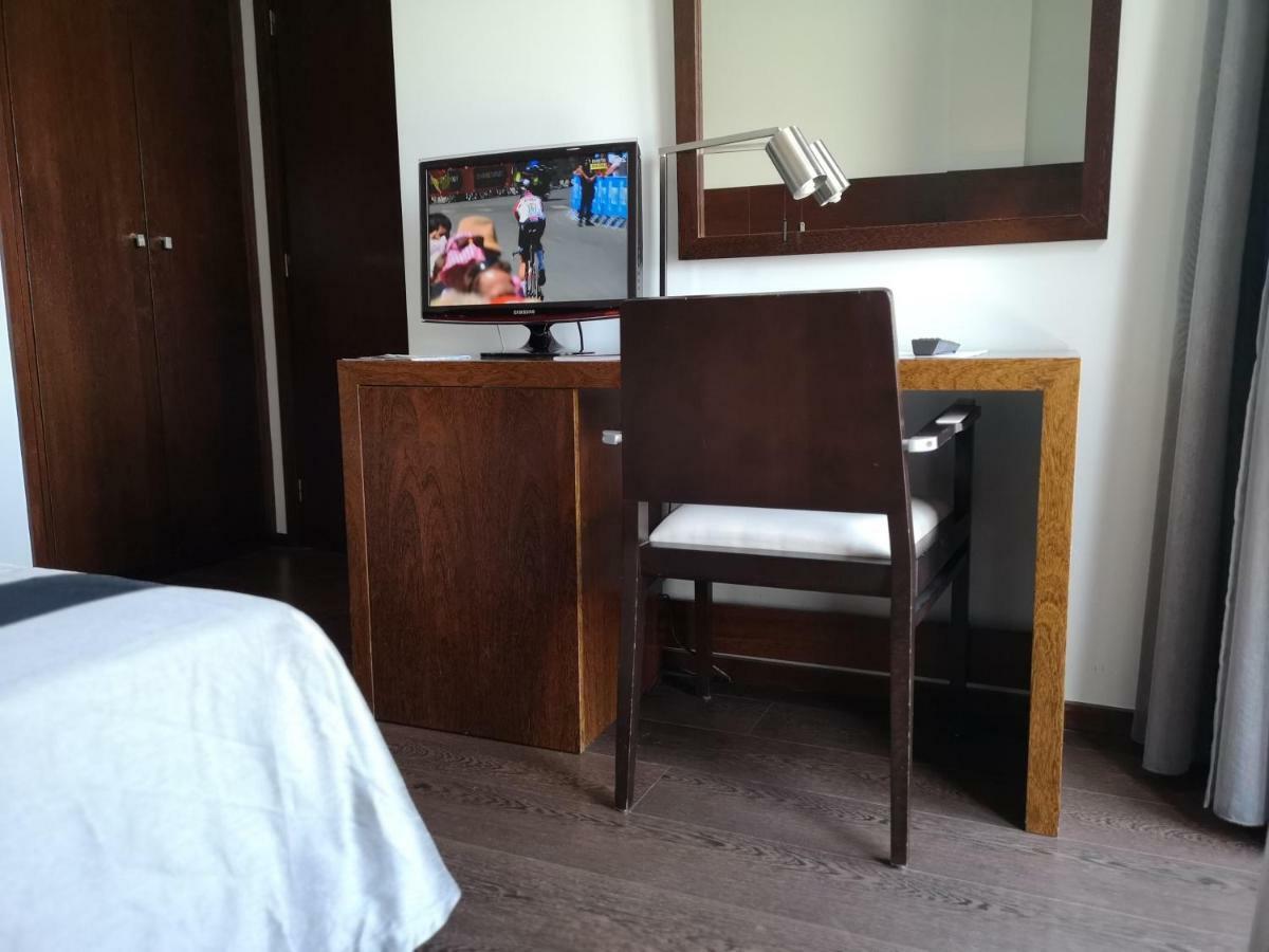 Hotel Portas De Santa Rita Эрмезинде Экстерьер фото