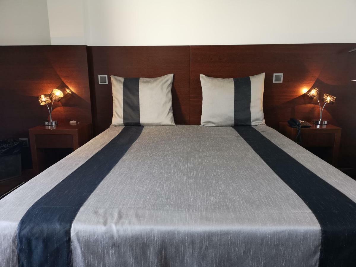 Hotel Portas De Santa Rita Эрмезинде Экстерьер фото